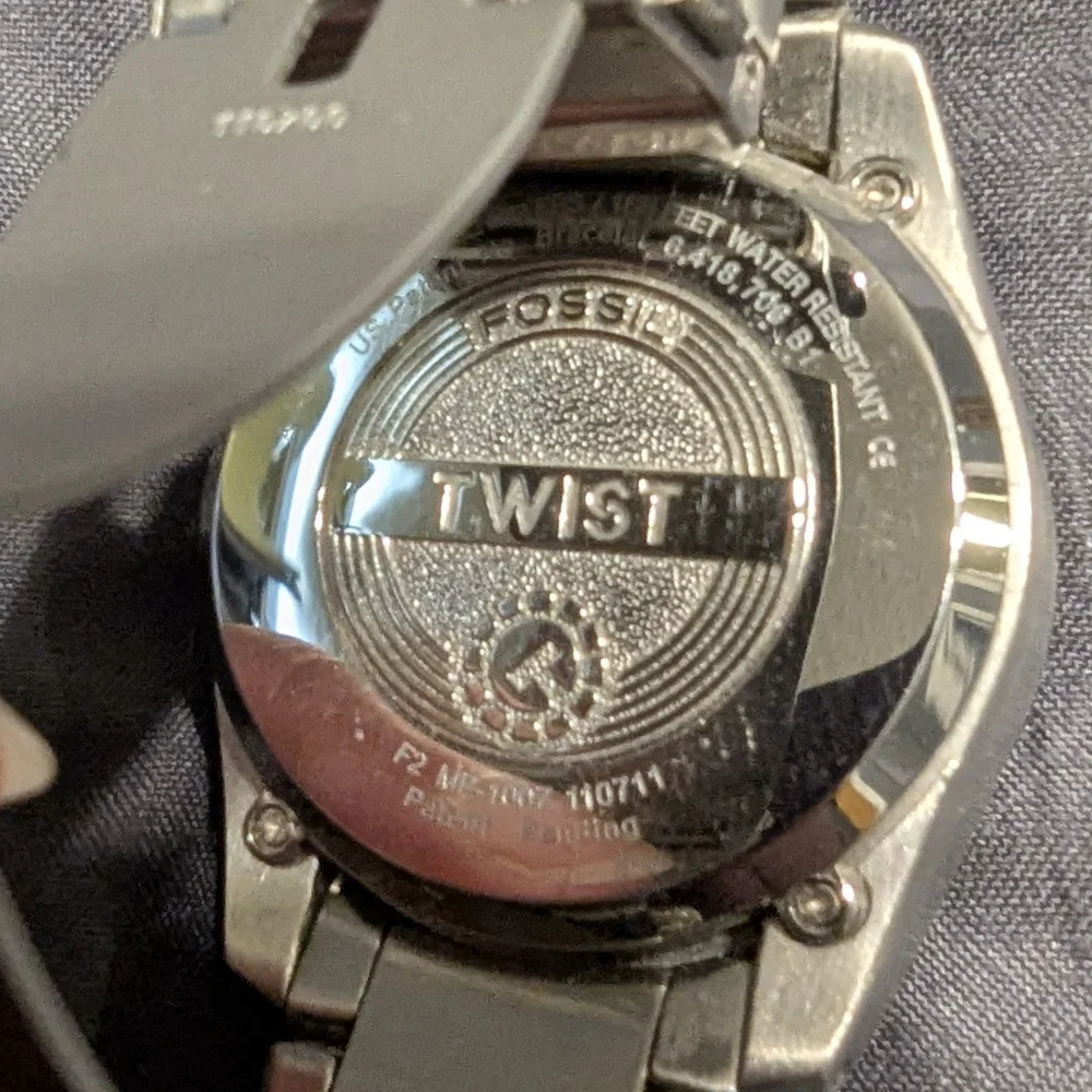 FOSSIL TWIST Ladies Silver Bracelet Watch With Pearlescent Face Needs Battery